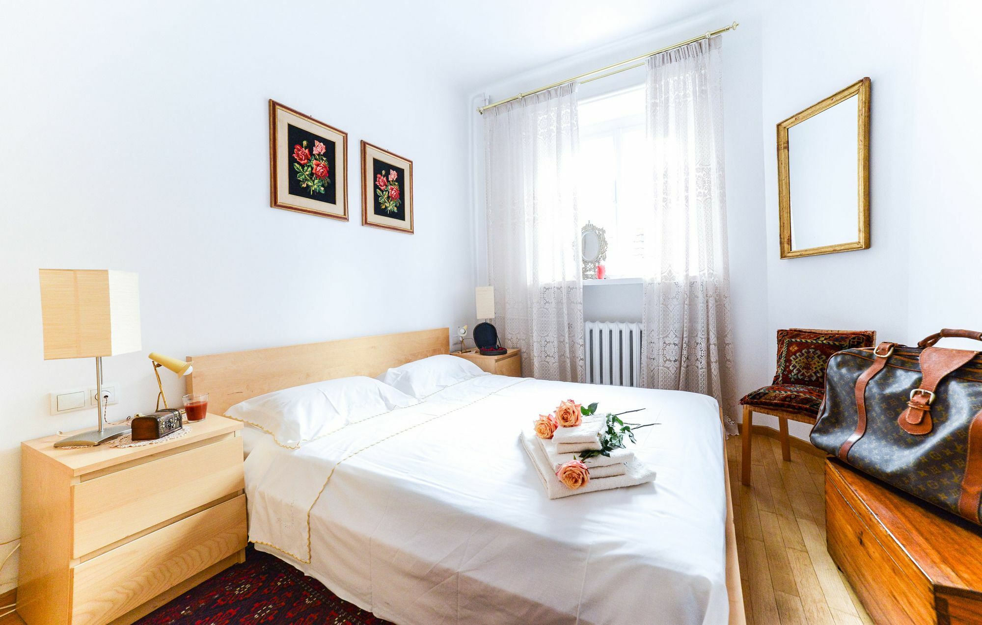 Sunny In Old Town Apartment *