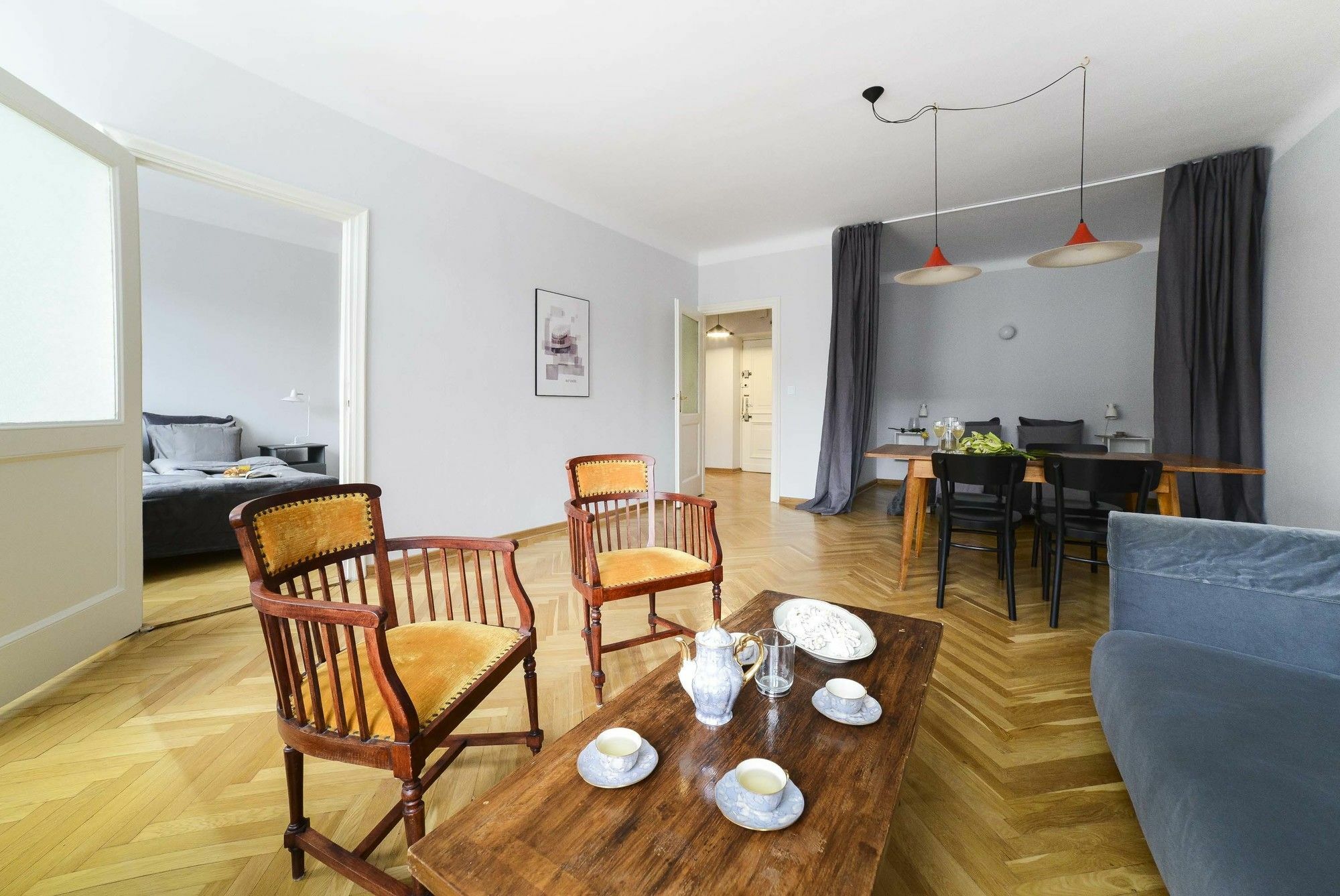 Designers In The Old Town Apartment