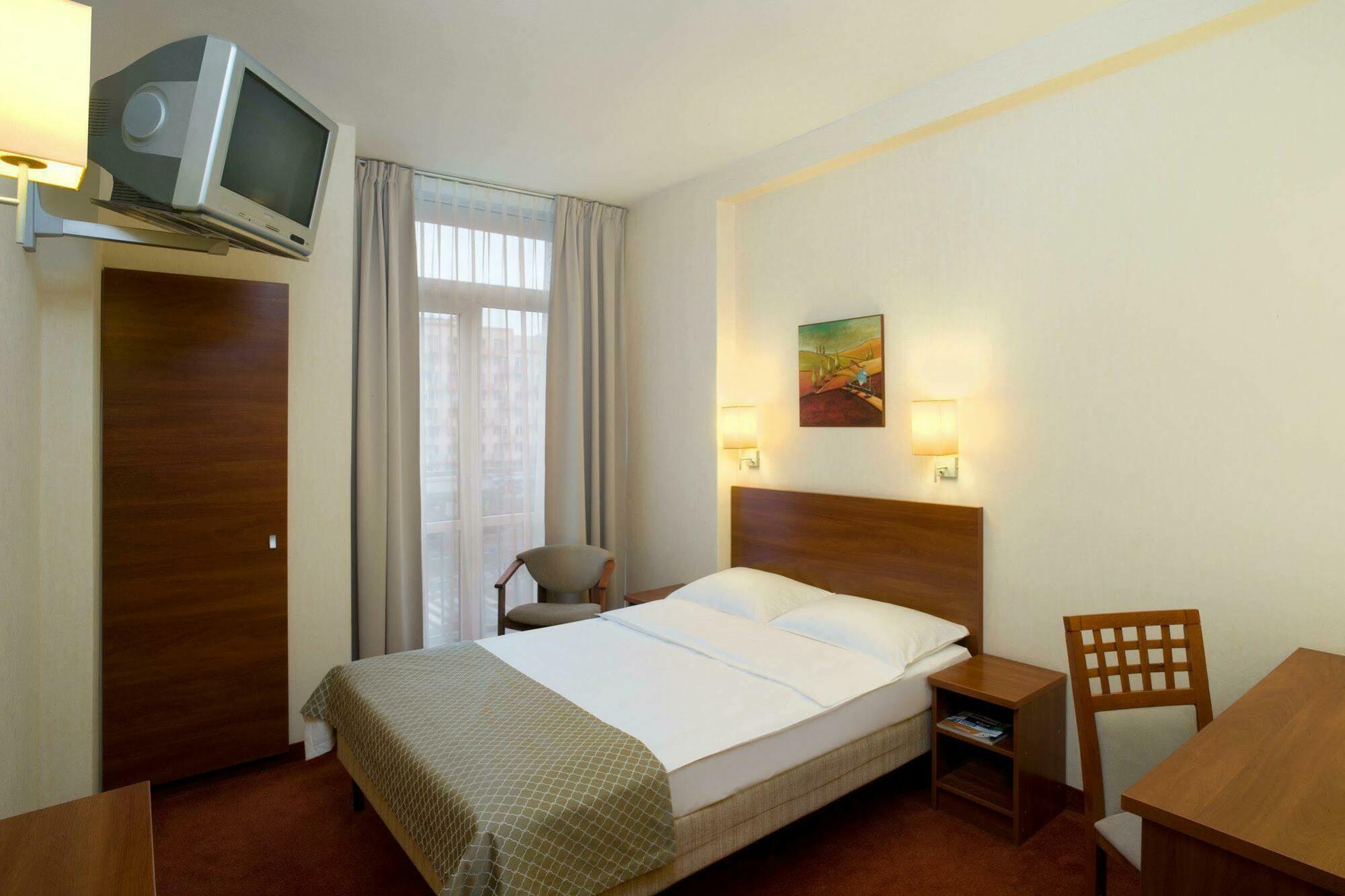 Metropol 3*