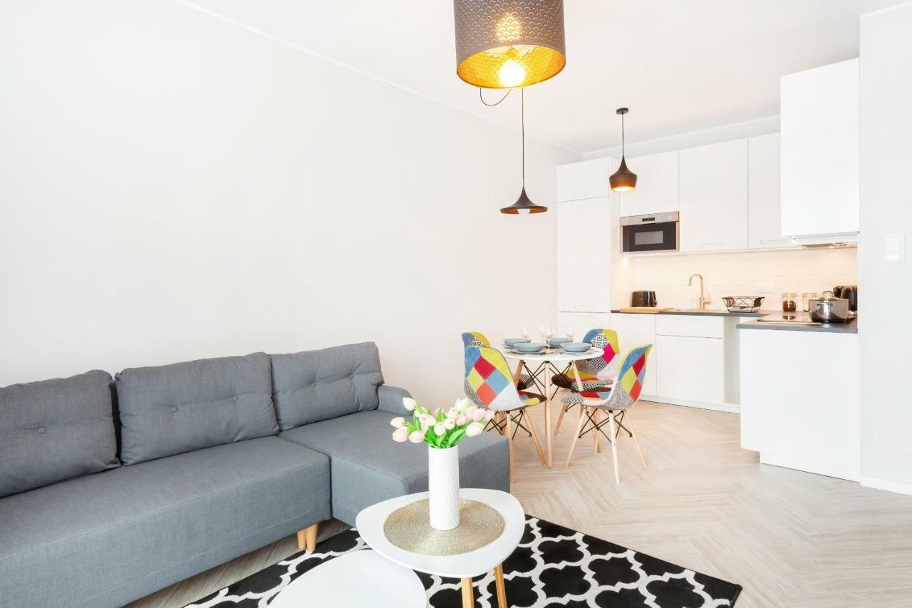 Rondo Wiatraczna By Renters * Warsaw