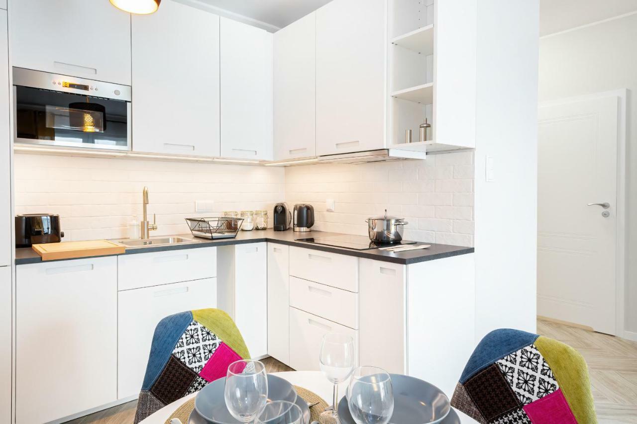 Rondo Wiatraczna By Renters * Warsaw