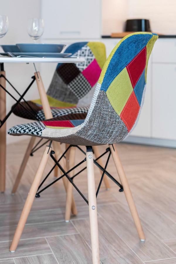 Rondo Wiatraczna By Renters Apartment