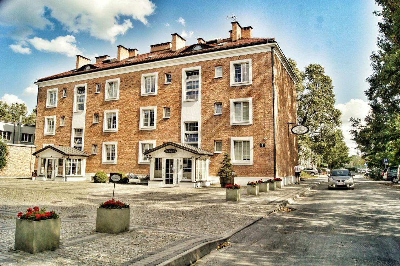 American House Hennela 2* Warsaw