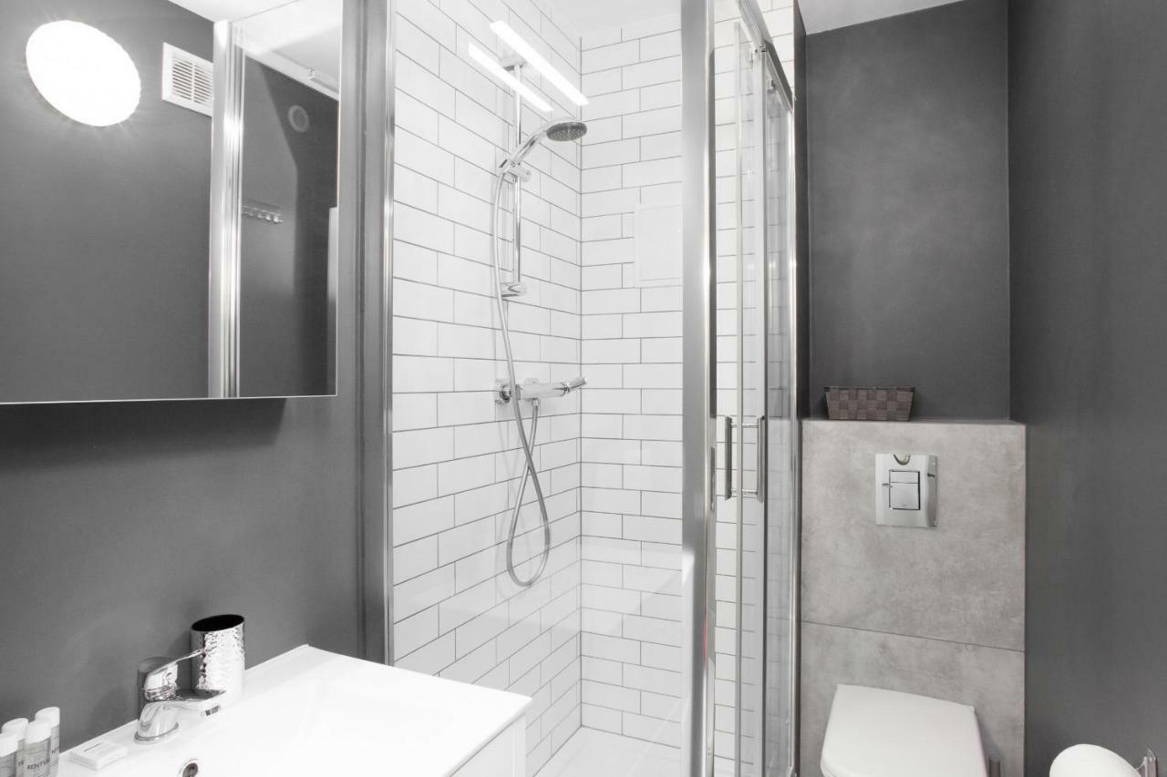 First By Renters Apartment