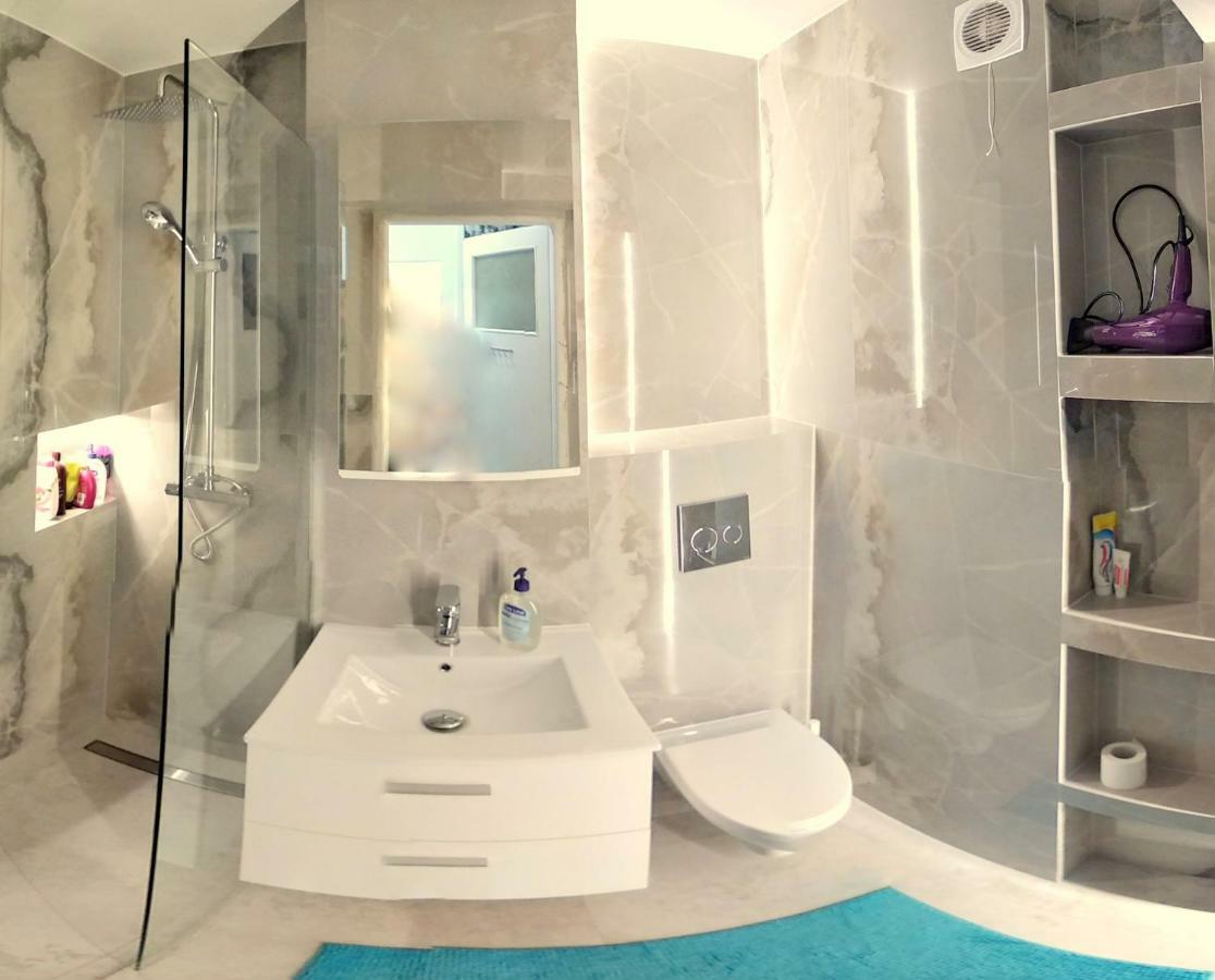 Apartment Studio Zelazna Near Old Town Warsaw