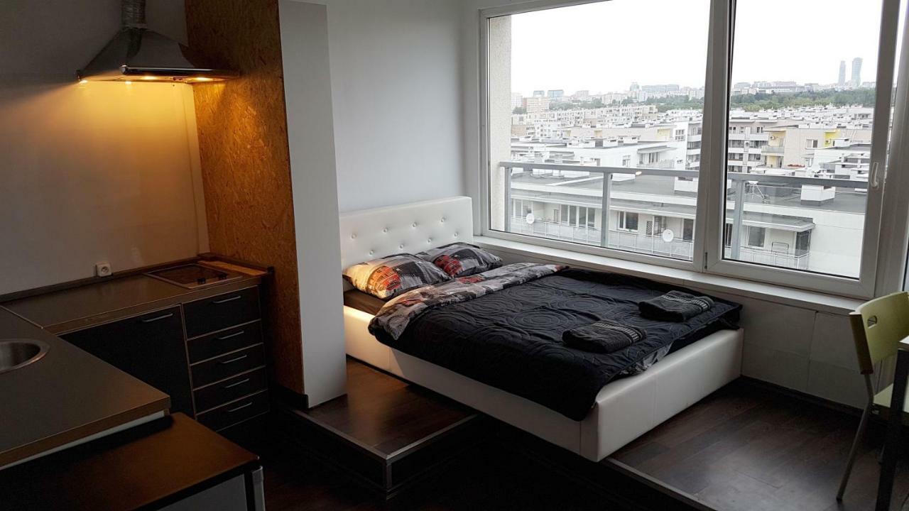 Apartment Walk Distance To Mokotow Business Park Warschau