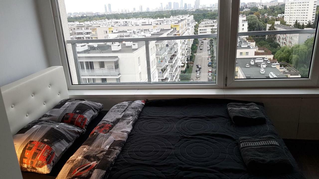 Apartment Walk Distance To Mokotow Business Park Warschau
