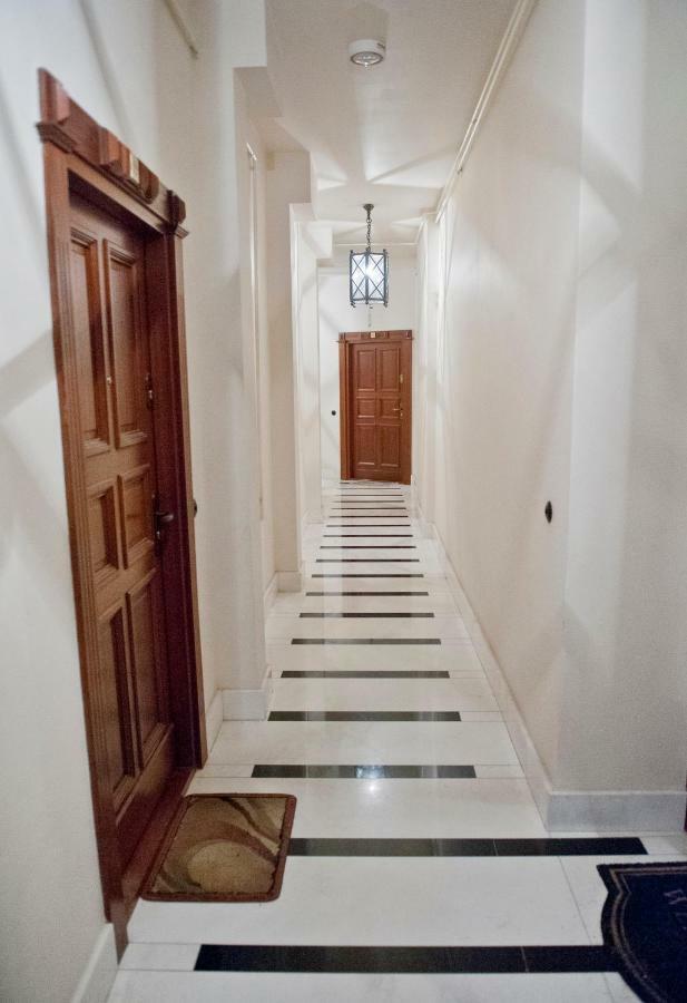 Piano Apartment