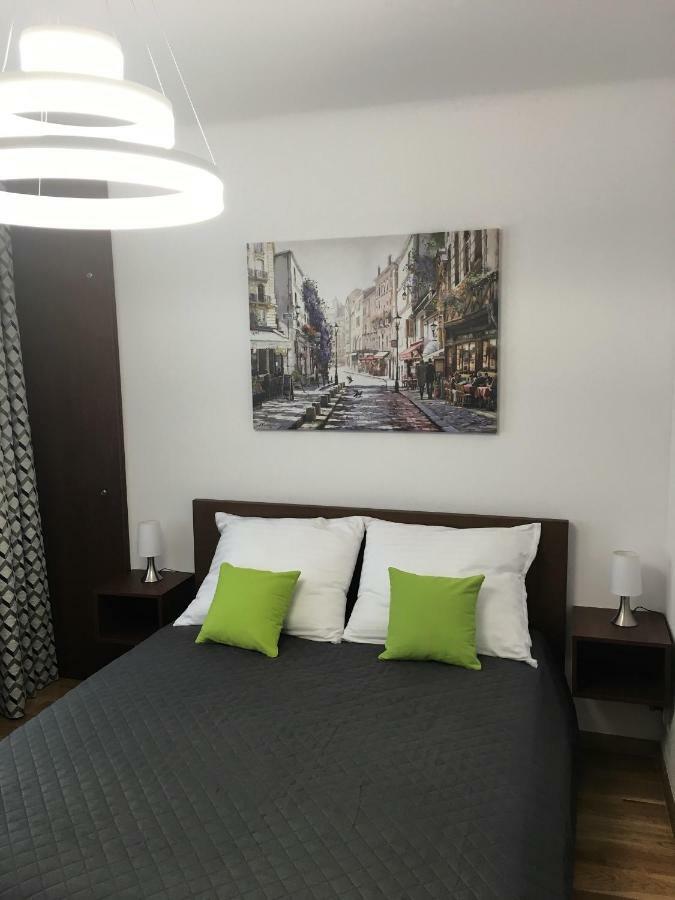 Apartment 82a Warschau