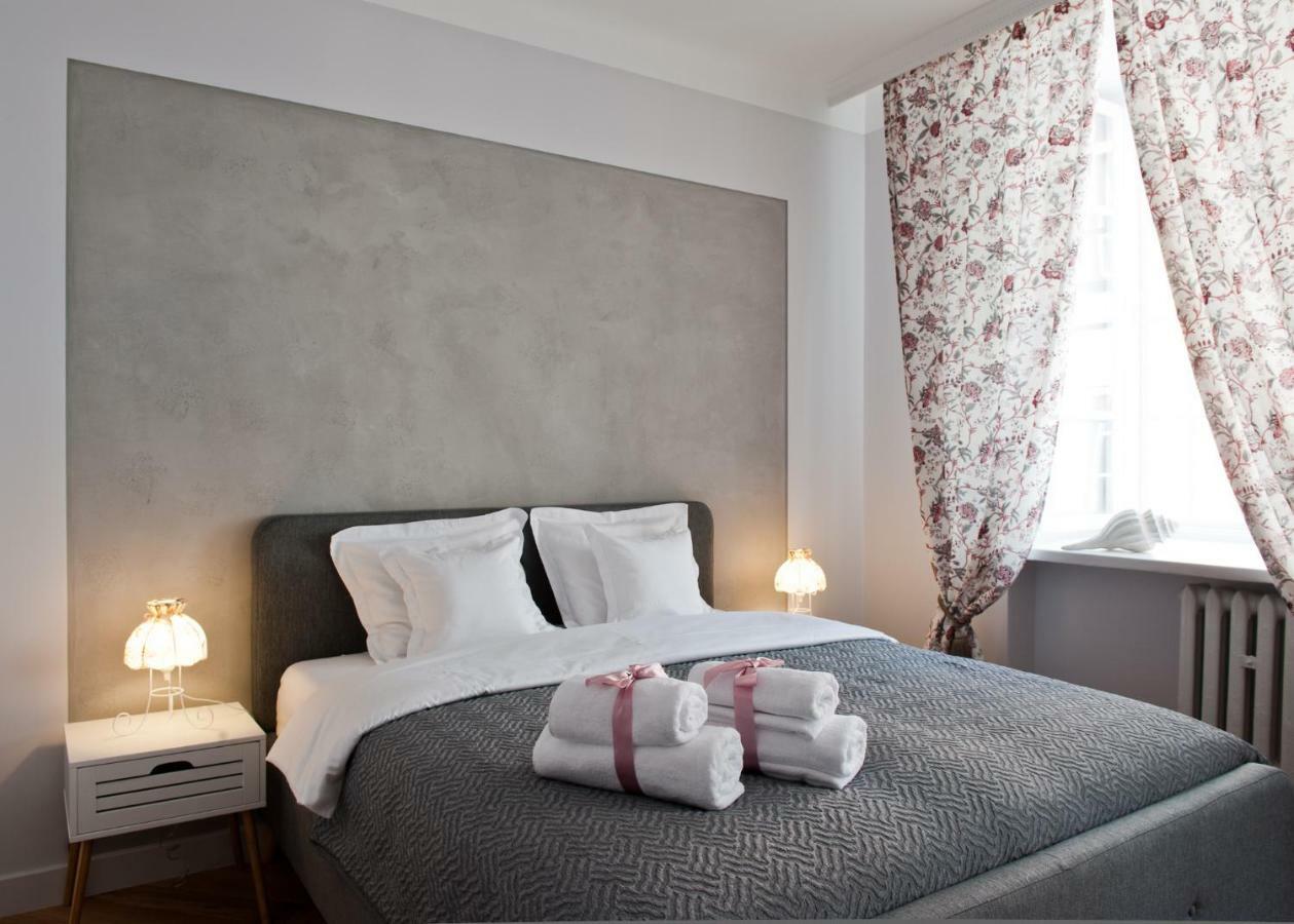 Red Brick Old Town Apartment