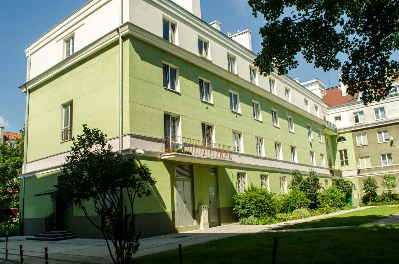 Slow Life Next To Metro Station Apartment