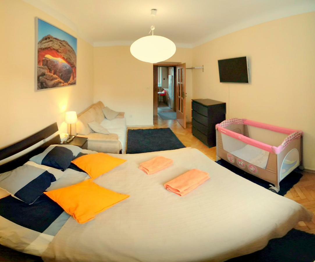 Studio Zelazna - Near Old Town Apartment