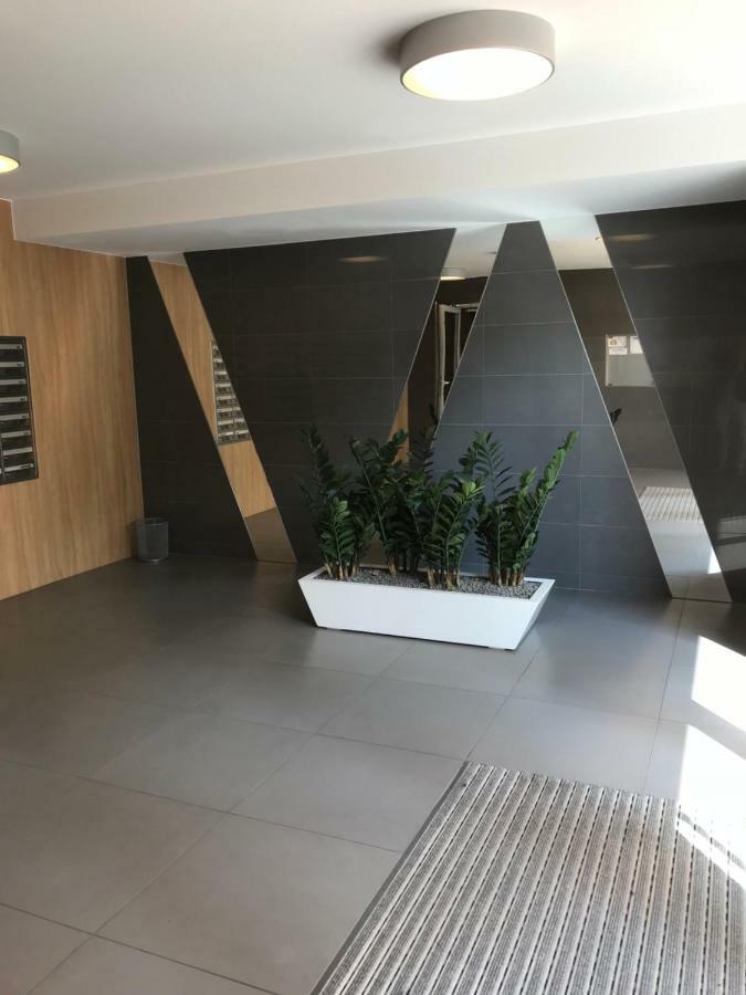 Metro Slodowiec, Free Parking Zeromskiego 1 Cmkp- 5 Min