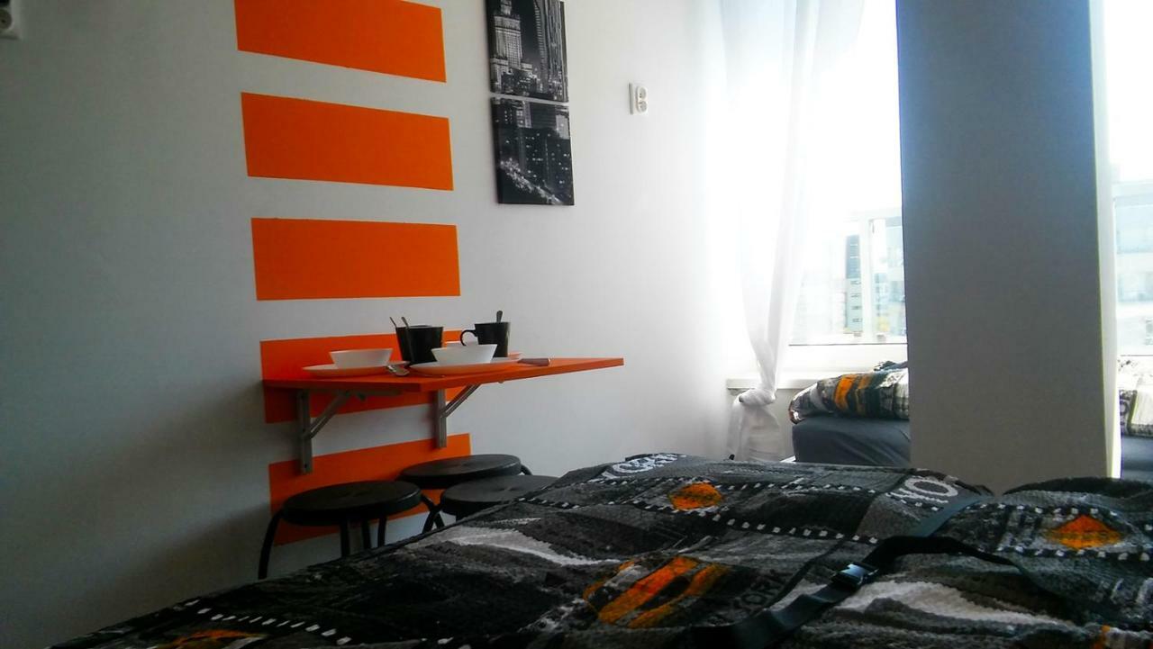 Apartment Walk Distance To Mokotow Business Park Warschau