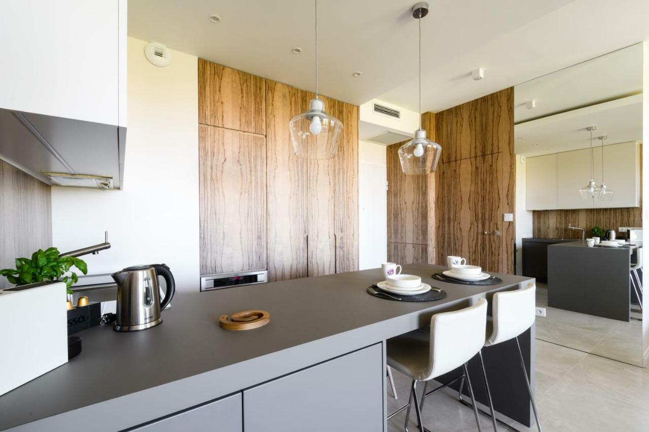 Luxlux Afara * Warschau