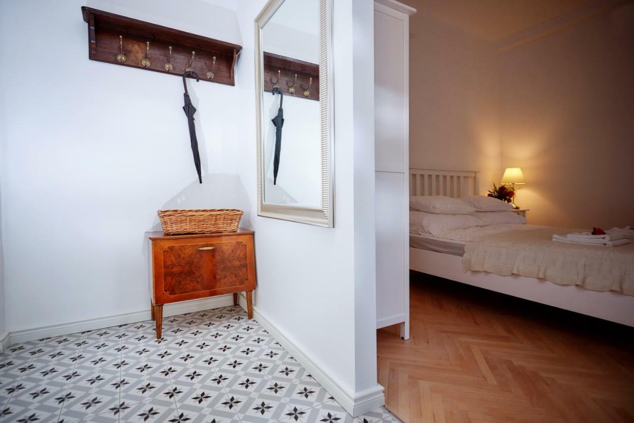 Apartment Mariensztat / Old Town Place For
