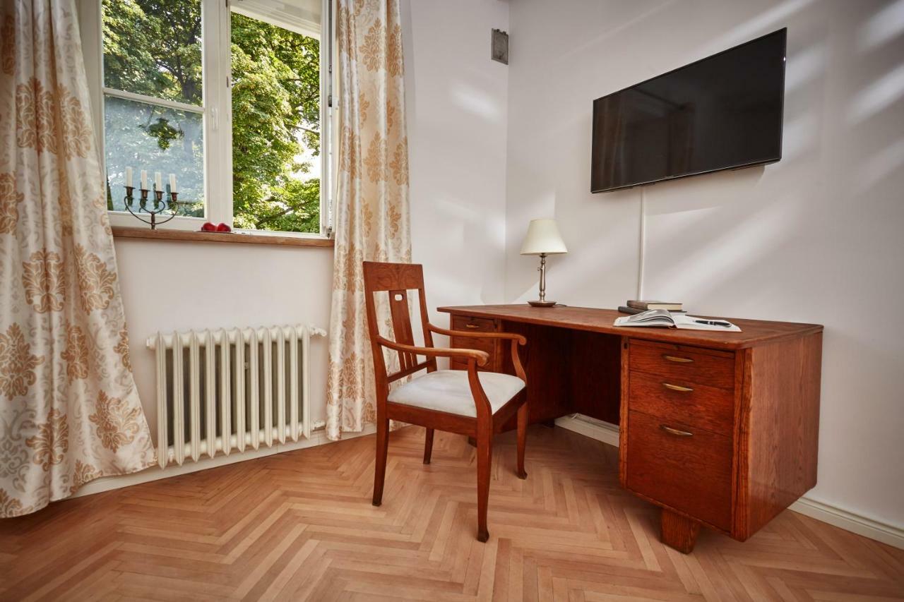 Apartment Mariensztat / Old Town Place For *