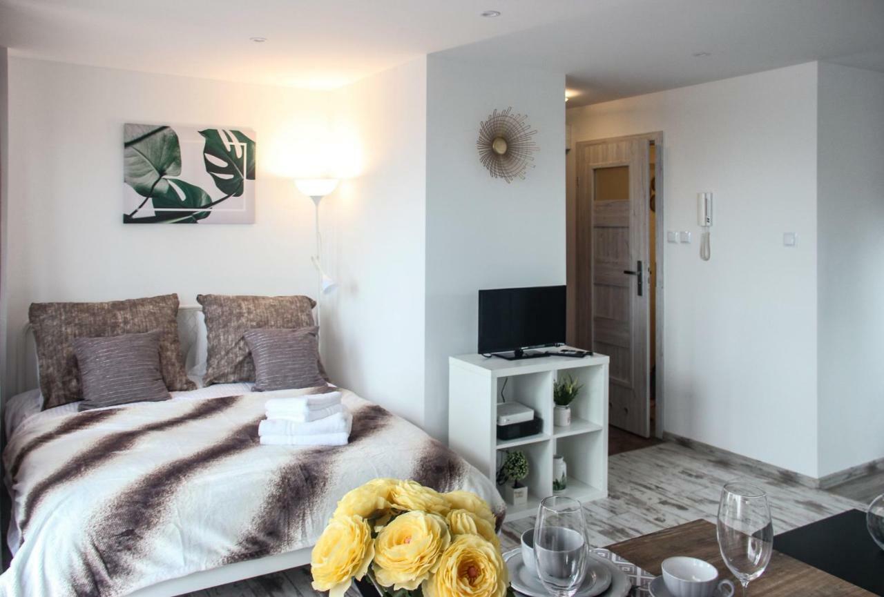 Sunny Center Apartment