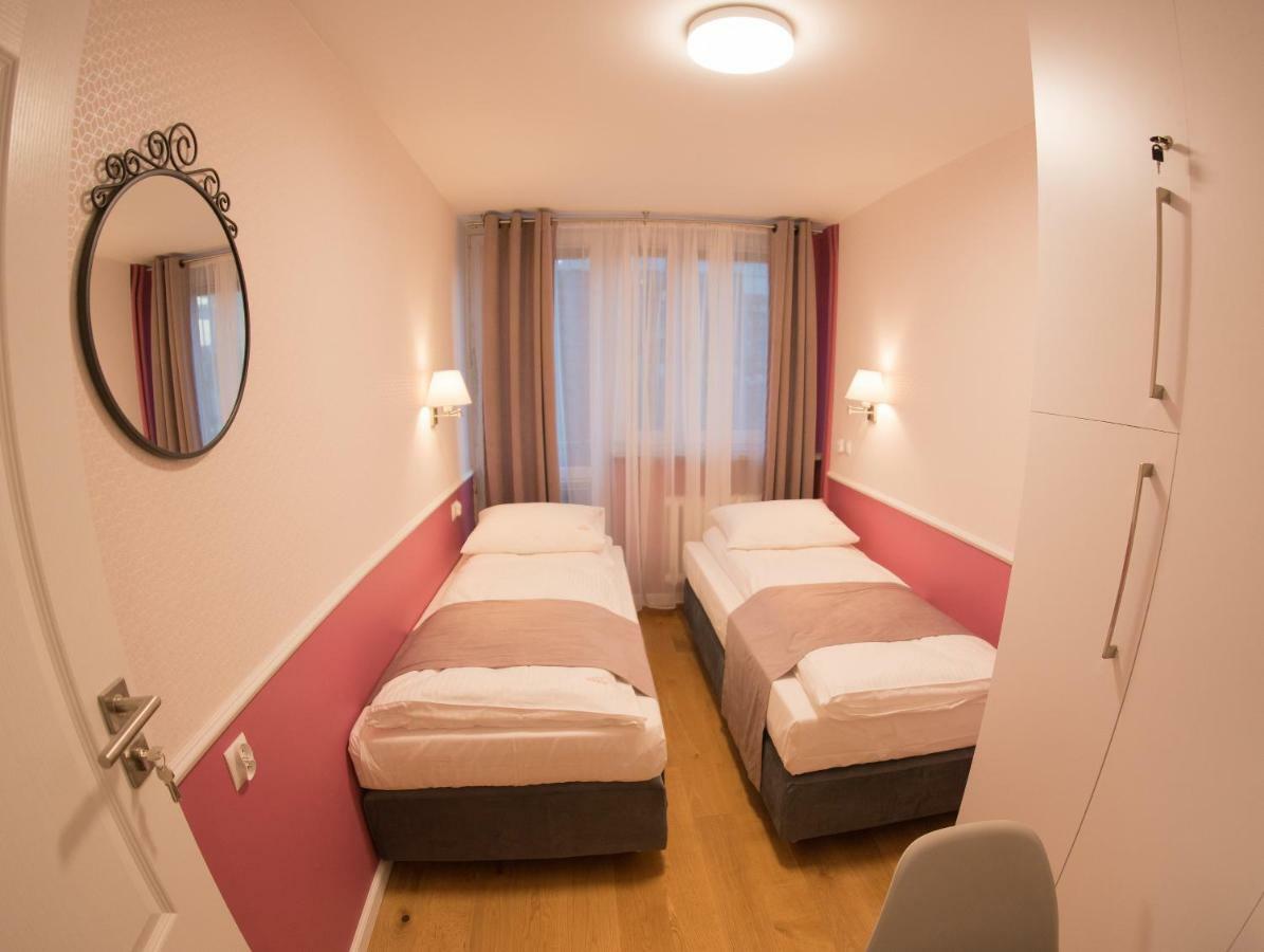 Grzybowska 9 * Warszawa