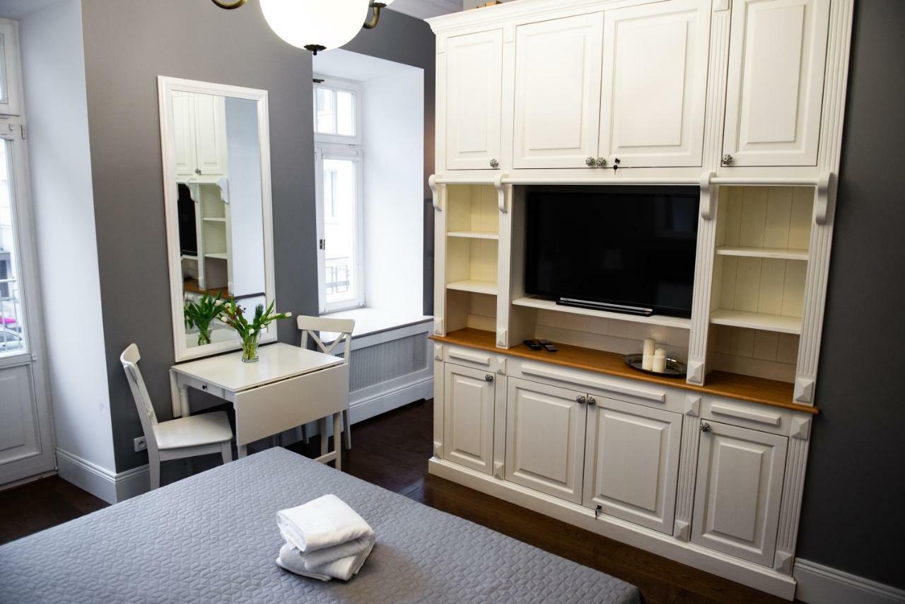 Hoza 50 With A Balcony In Close Center Apartment Warsaw