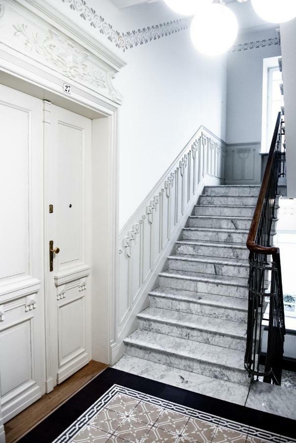Hoza 50 With A Balcony In Close Center * Warsaw