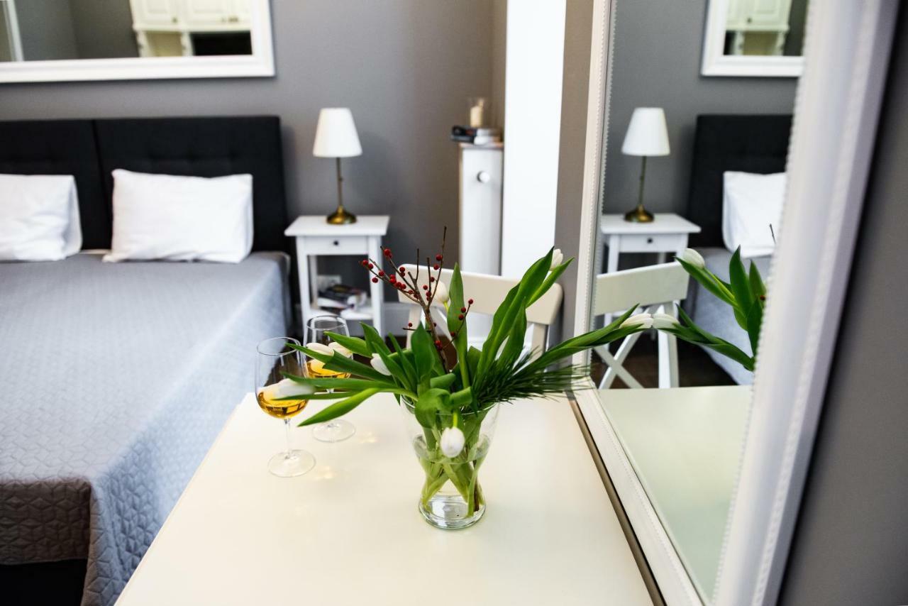 Apartment Hoza 50 With A Balcony In Close Center Warsaw