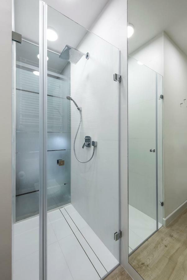 Apartamento Luxury Miedzyborska 8b Varsóvia