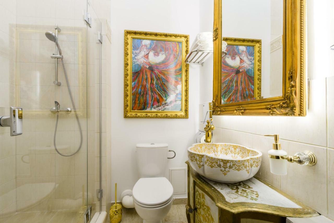 Clicktheflat Palace Of Culture Art Apartment Warsaw