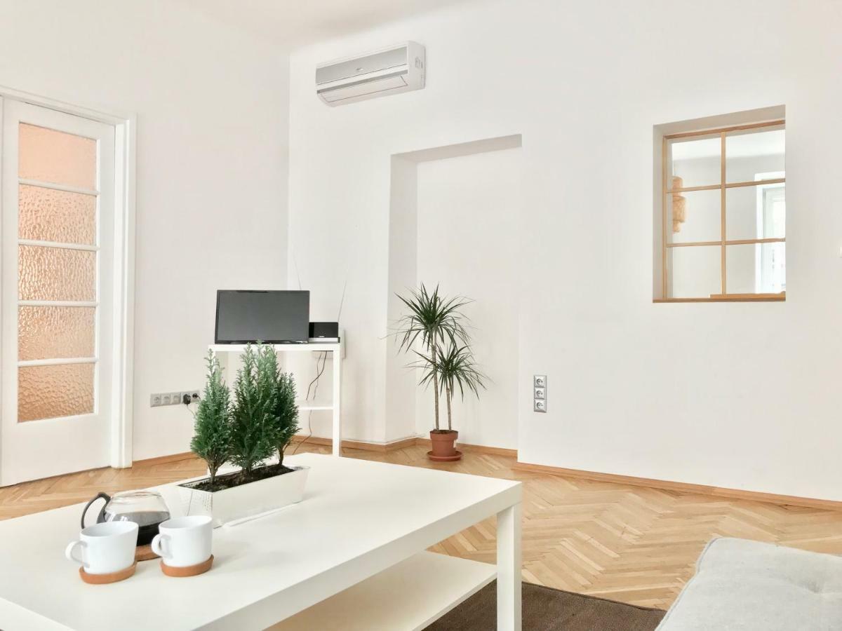 Apartment Chmielna Warsaw