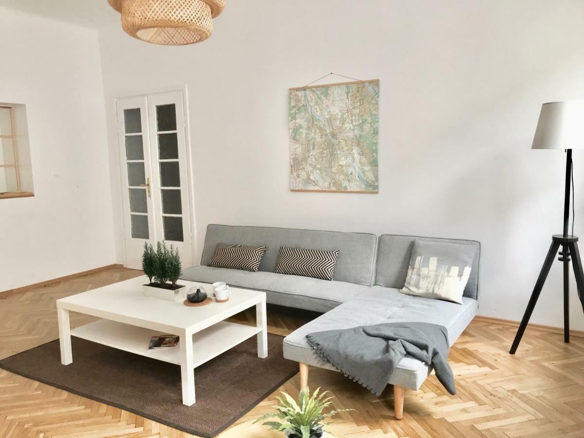 Chmielna Apartment *