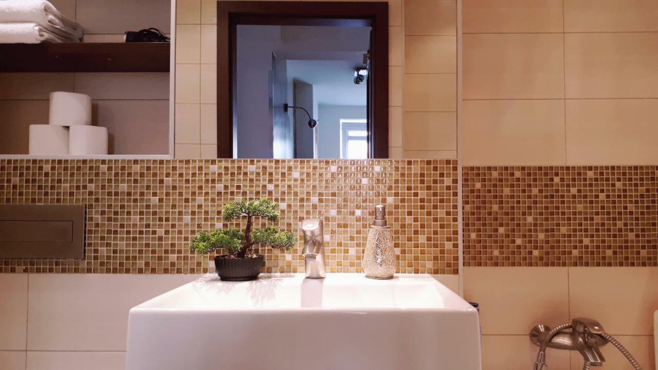 Căn hộ Stylish And Spacious By Cooee *