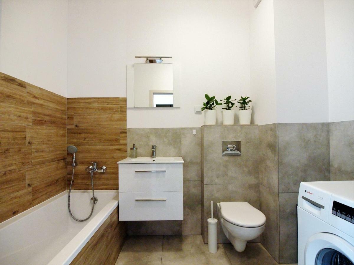 Airport Blue Apartamento *