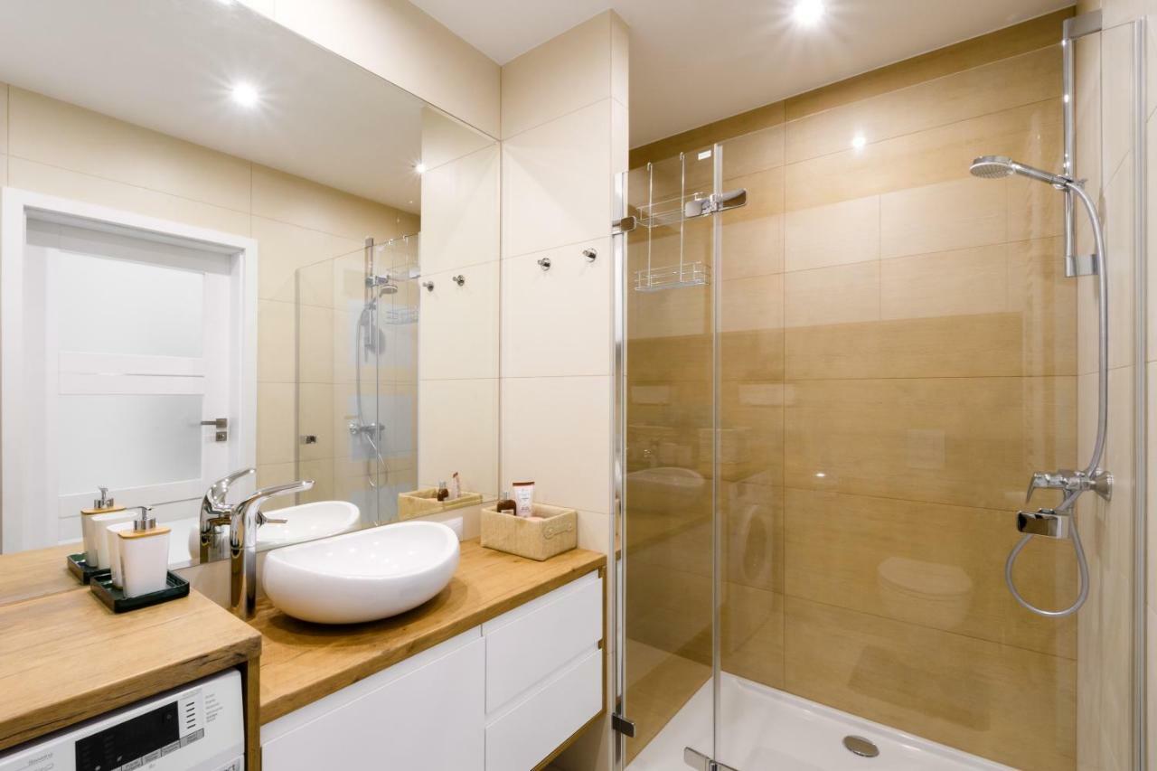 M&r Apartament: Airport-adjacent Business With Self Check-in Warsaw