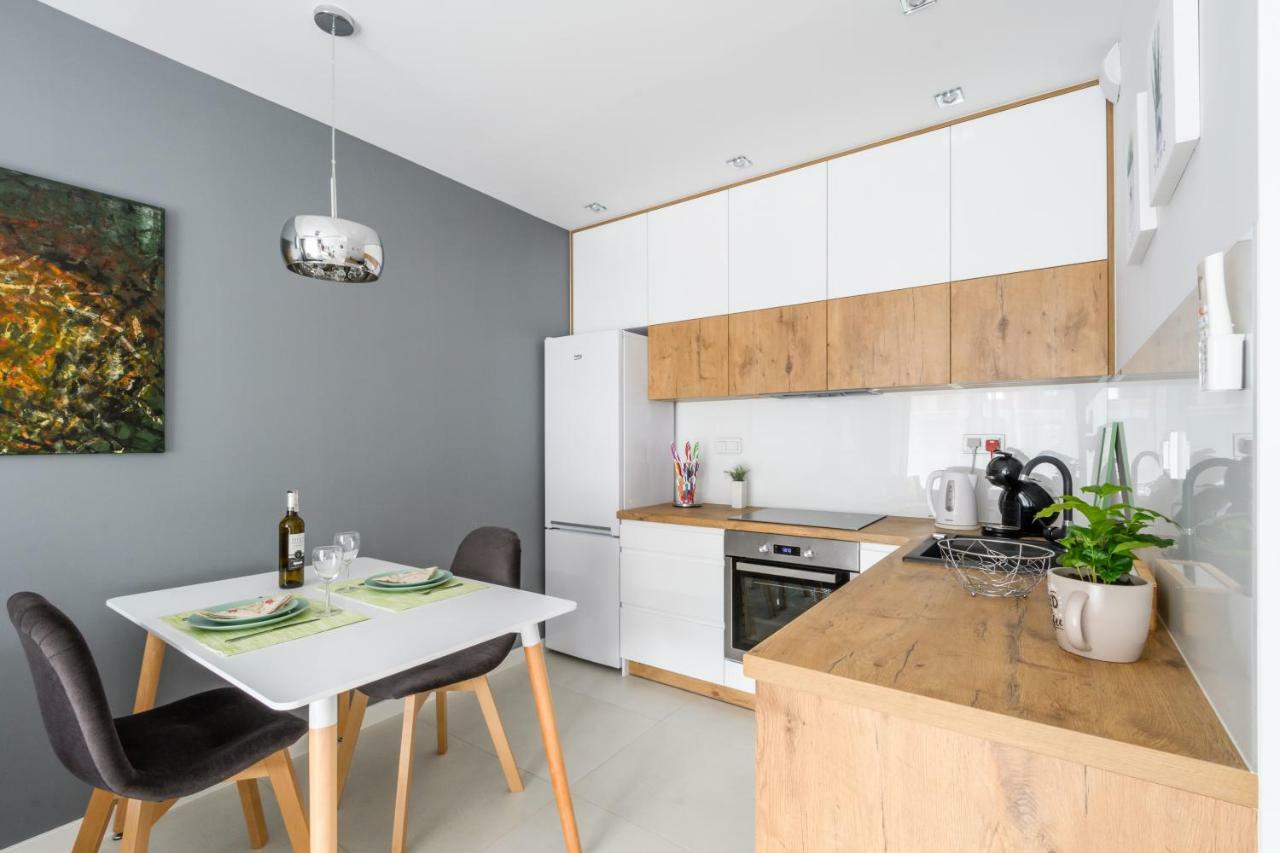 M&r Apartament: Airport-adjacent Business With Self Check-in Apartment *