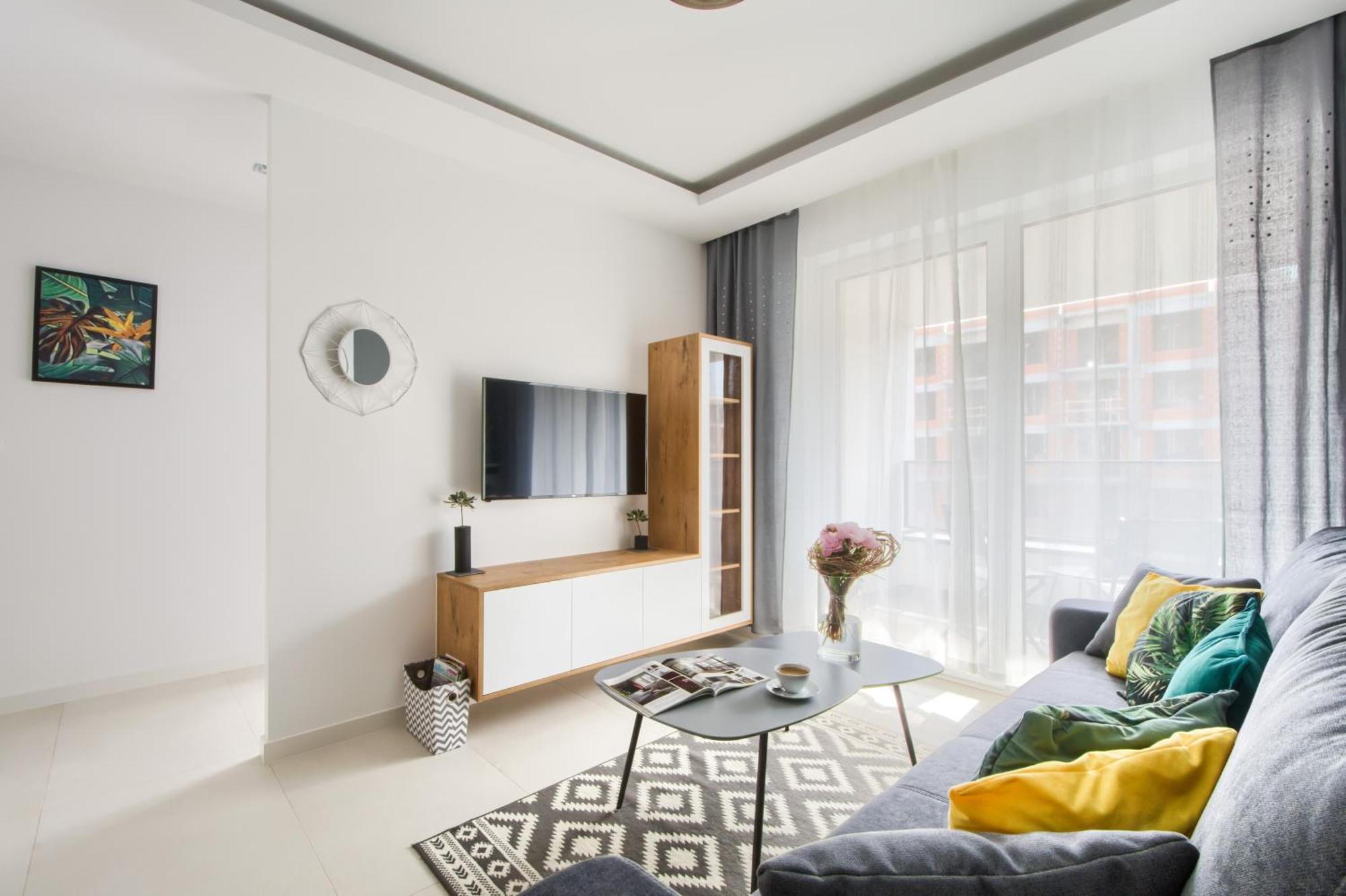 M&r Apartament: Airport-adjacent Business With Self Check-in Apartment