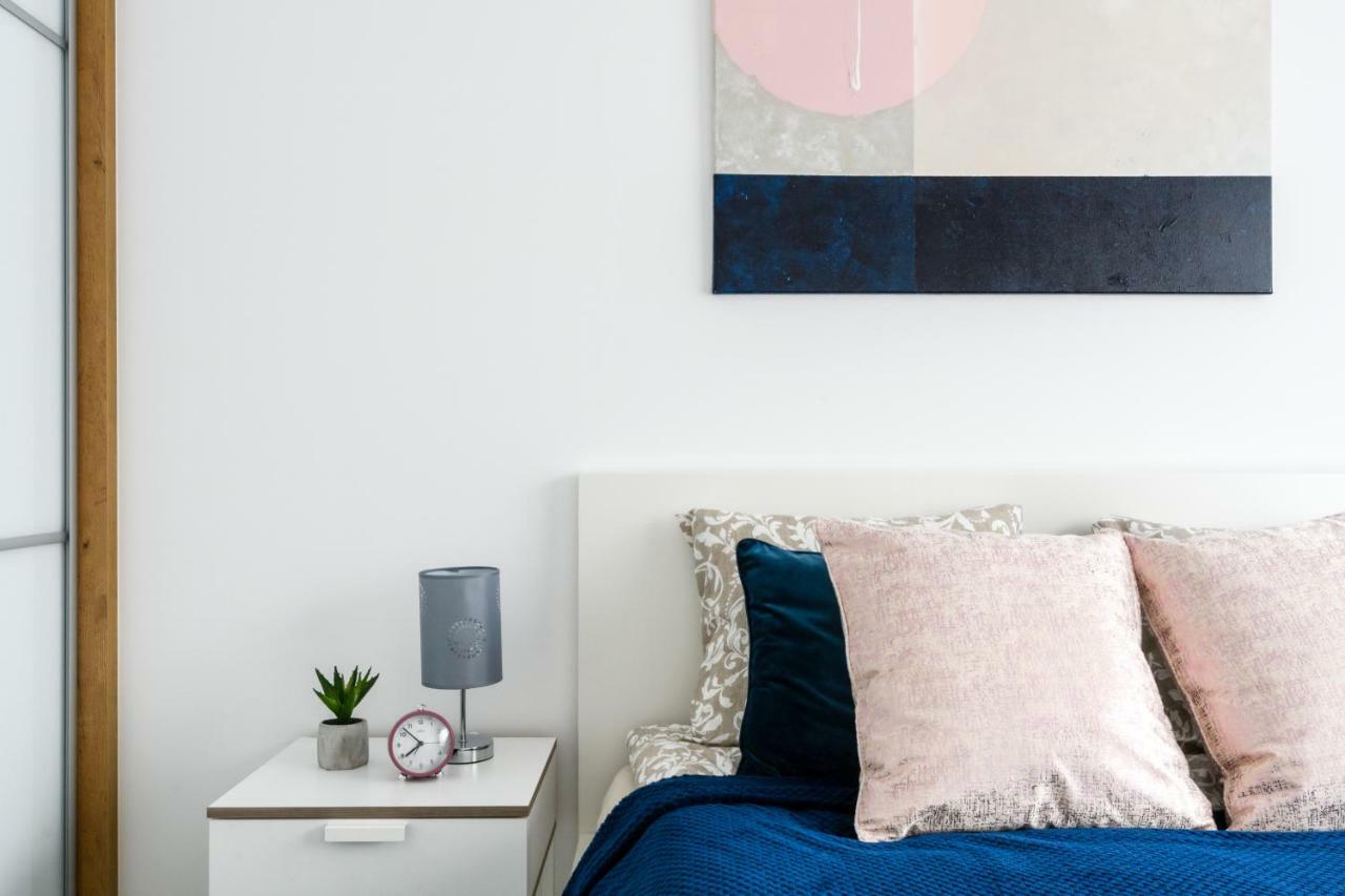 M&r Apartament: Airport-adjacent Business With Self Check-in Apartment *