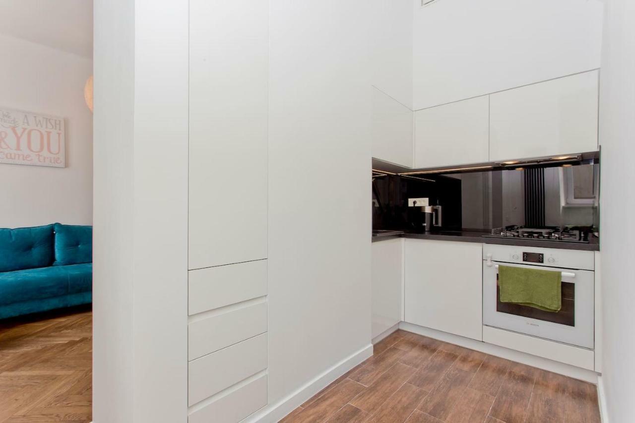Luxury And Comfortable- Golden Apartments- Royal Street *