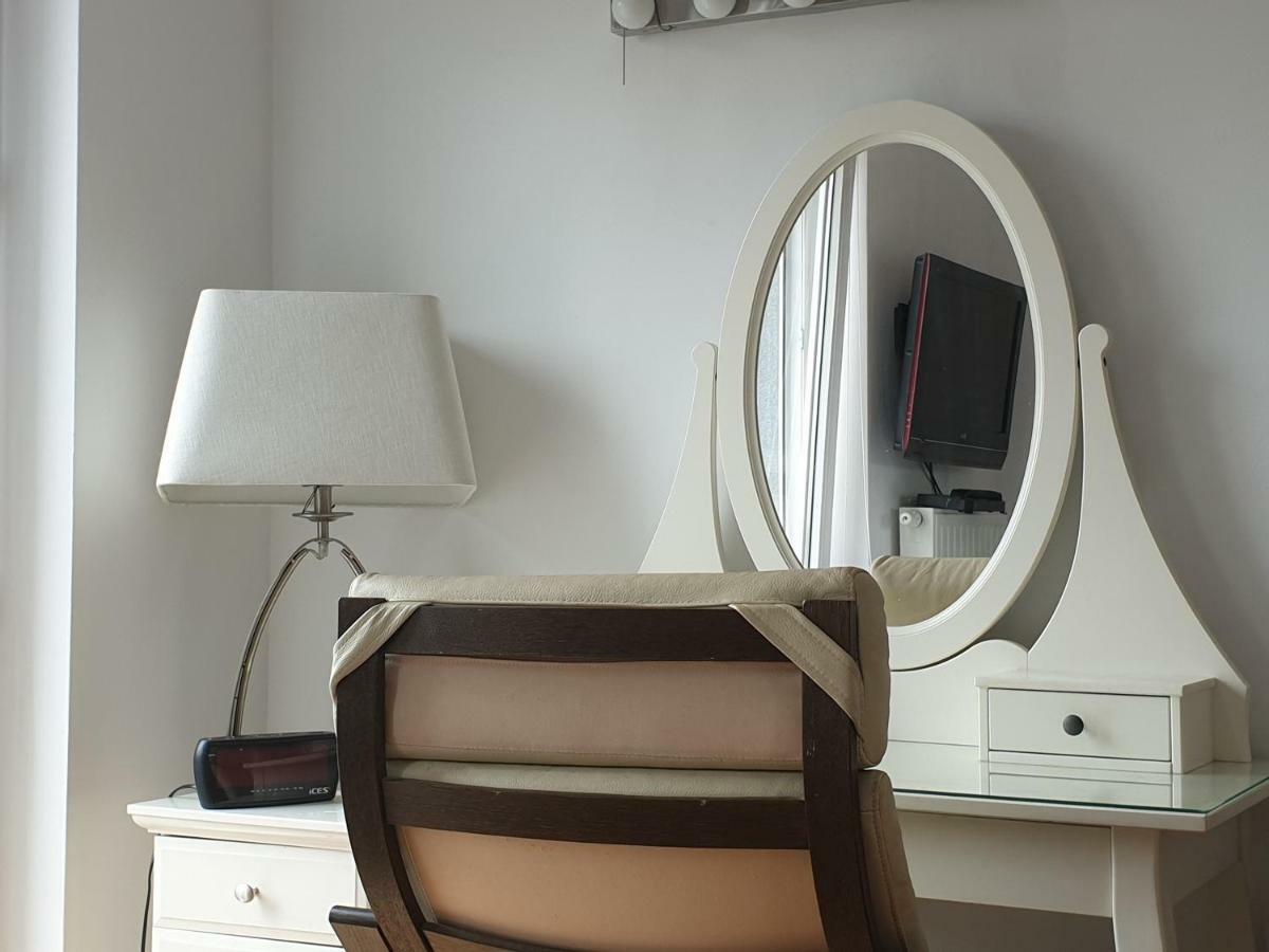 Rondo Wiatraczna 10 Min To City Center 7 Min To River Apartment