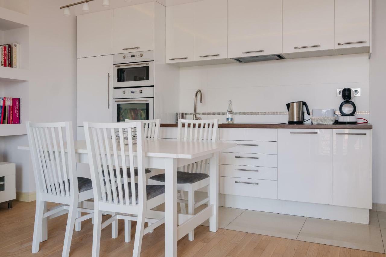 Modern Across The Ponds Apartment