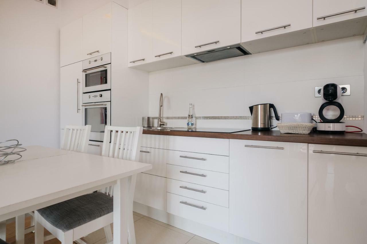 Modern Across The Ponds Apartment