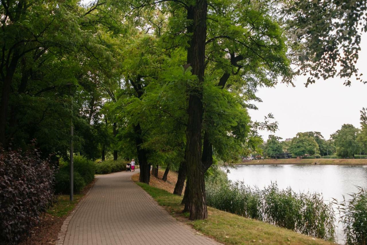 Modern Across The Ponds *