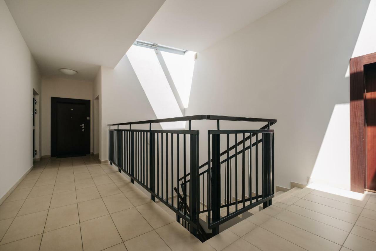 Modern Across The Ponds Apartment Warsaw