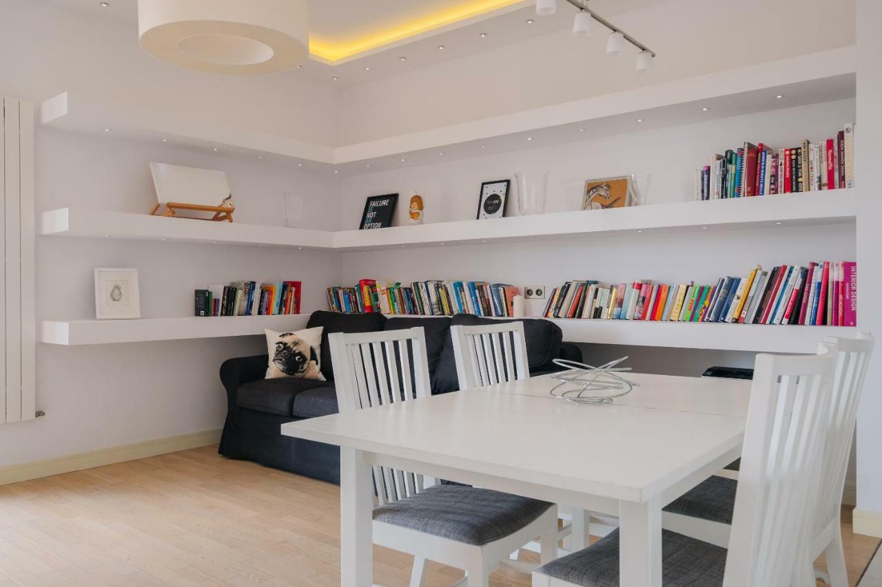 Apartament Modern Across The Ponds *