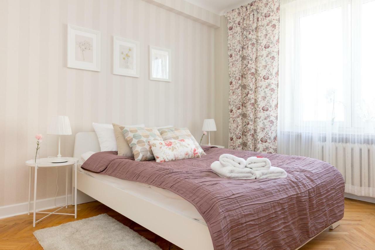 Chmielna Apartment *