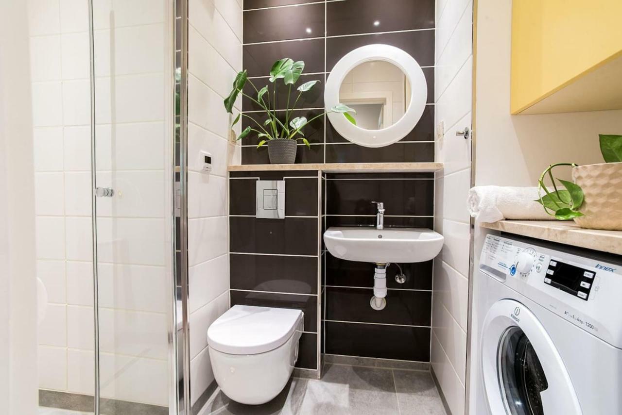 In Perfect Location - Metro Ratusz Arsenal Apartment Warsaw