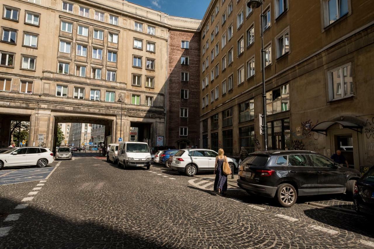 Plac Konstytucji *