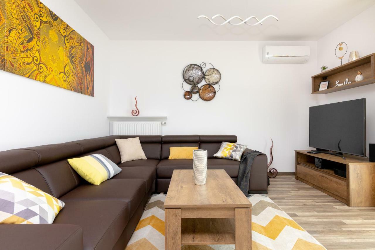 Airport 3-bedroom Apartment