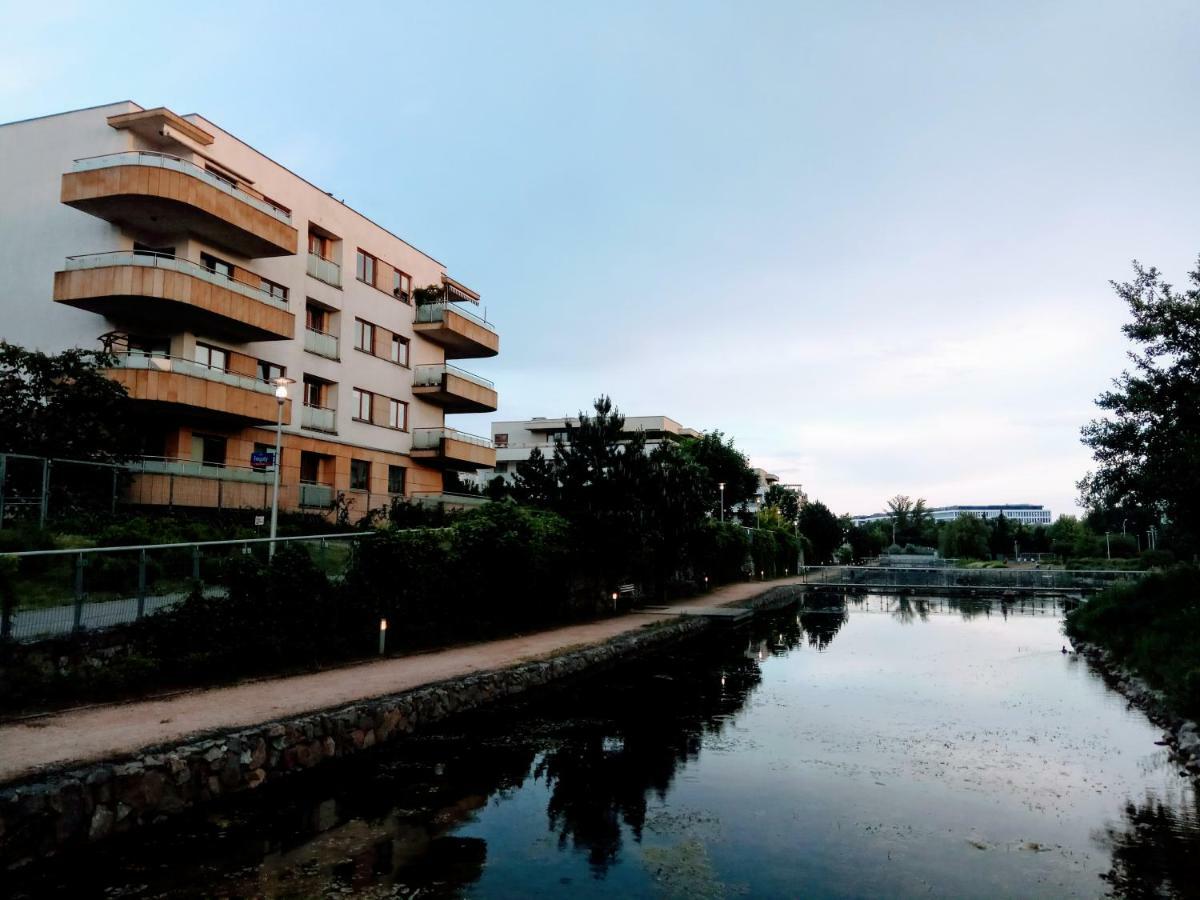 M&r Apartament: Airport-adjacent Business With Terrace * Varsóvia