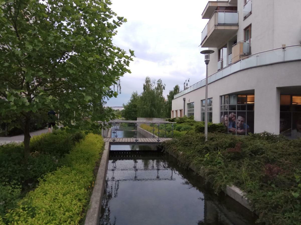 M&r Apartament: Airport-adjacent Business With Terrace Apartamento *