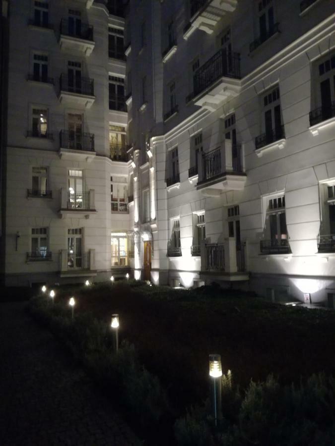 Apartment Hoza 50 With A Balcony In Close Center Warsaw